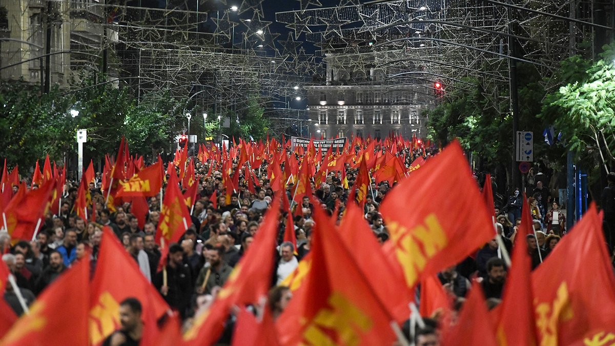 id_communism's tweet image. 📌 Thousands of people participated in the blocs of the Communist Party #KKE during the march towards the US Embassy in Athens, in commemoration of the 52nd anniversary of the Polytechnic Uprising. 

📌  The crowds shouted slogans against the imperialist policies of the United…