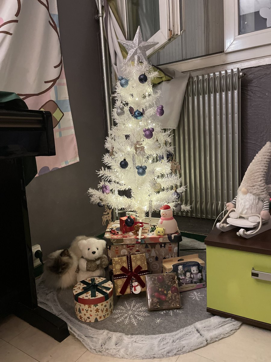 Chat_pitres's tweet image. Vous aimez la déco de notre chambre pour Nouwel ?