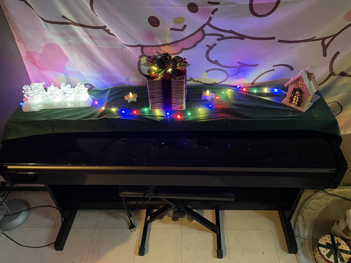 Chat_pitres's tweet image. Vous aimez la déco de notre chambre pour Nouwel ?