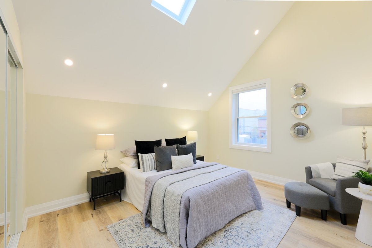 For Lease! 6 Luttrell Ave, 2nd Floor $3,000 MLS E12550764

1 bedroom, 1 washroom with private balcony/deck, ensuite laundry and parking. Tenant pays for hydro. 

Open House: Sat Nov 22nd 2:00-4:00pm

listingsto.ca/6-luttrell-ave…

#CochraneCountry #Toronto #forlease