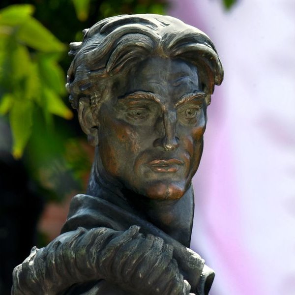 Kevin Brown looks exactly like the Mountaineer statue/logo.