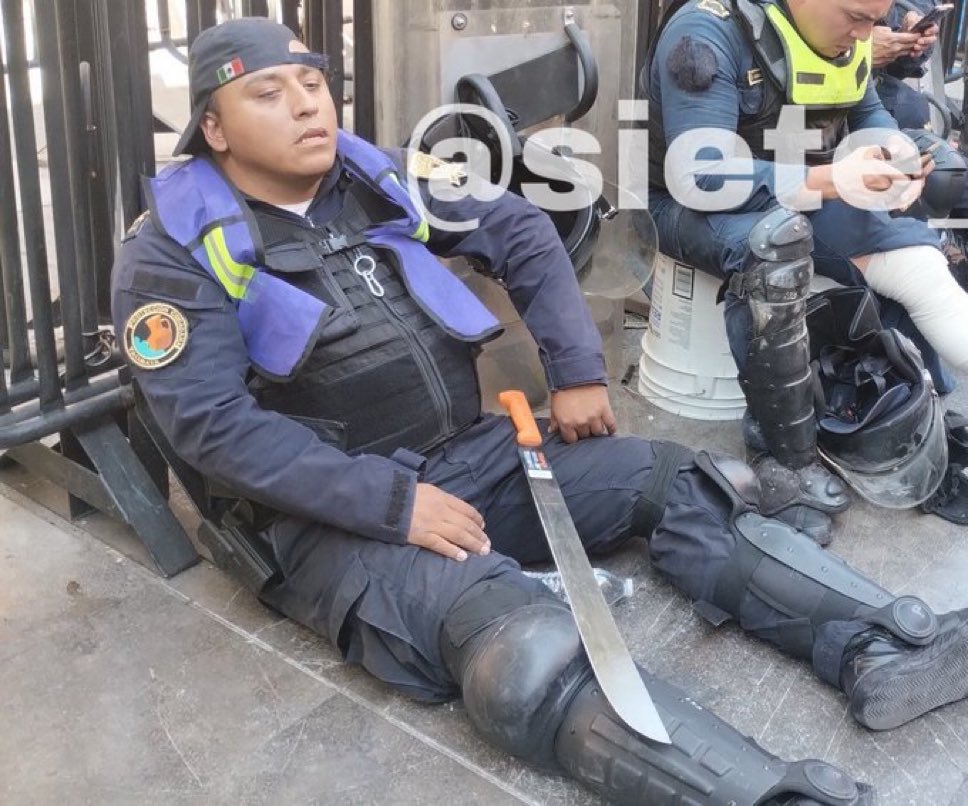 HatsumiNonaka's tweet image. Sigan negando que no traían machetes y traían orden de lastimar o lo que fuera en contra fe nuestra gente.