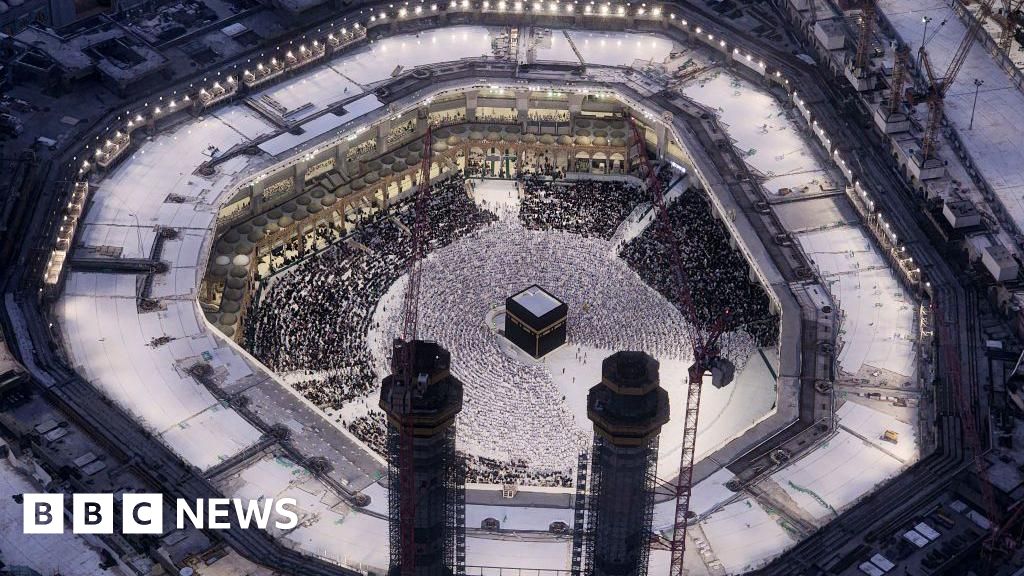 articleoutline's tweet image. Heartbreaking news from Saudi Arabia: a bus crash near Medina has claimed the lives of 45 Indian pilgrims. Our thoughts are with the victims and their families. #MedinaCrash #SaudiArabia #Pilgrims #Tragedy #News

articleoutline.com/tragic-bus-cra…