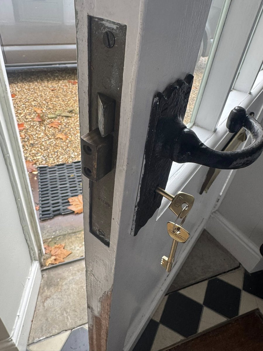 PSMLocks's tweet image. Recently restored an old Chubb 110 detainer lock, gave it a full clean and service, plus a new lever set and two genuine keys. After many years in use, it’s ready for many more. They really don’t make them like this anymore! #Satisfying