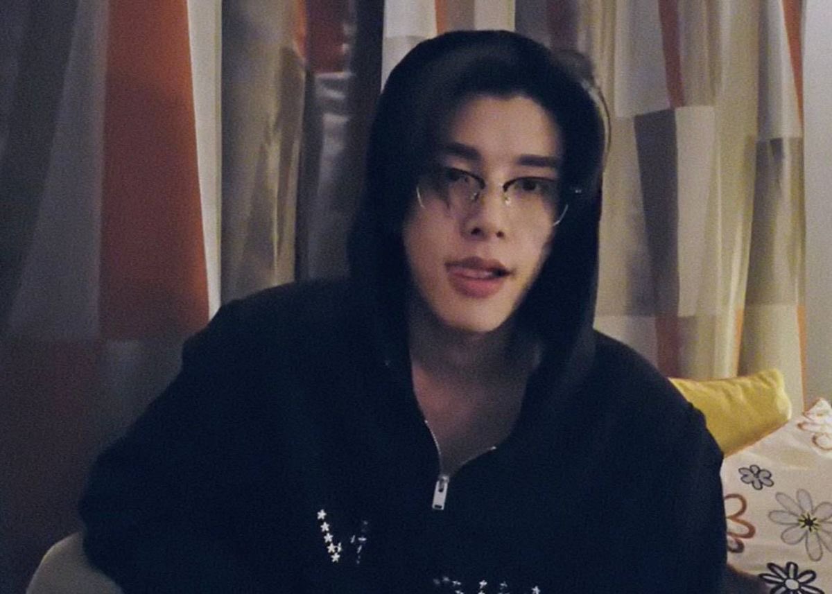 heeejaked's tweet image. something about these glasses making him look 10x more sexier than he is.