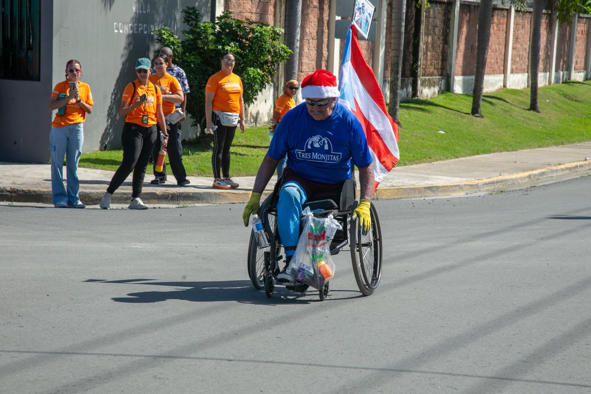 catano's tweet image. El Municipio Autónomo de Cataño entregó un donativo de $5,000.00 a la Liga Puertorriqueña contra el Cáncer durante el cierre de la caminata #DaVida de Raymond Arrieta en nuestro Frente Marítimo.

Gracias, Raymond. ¡Que Dios te bendiga siempre por tu corazón y tu entrega! 👣❤️‍🩹🇵🇷