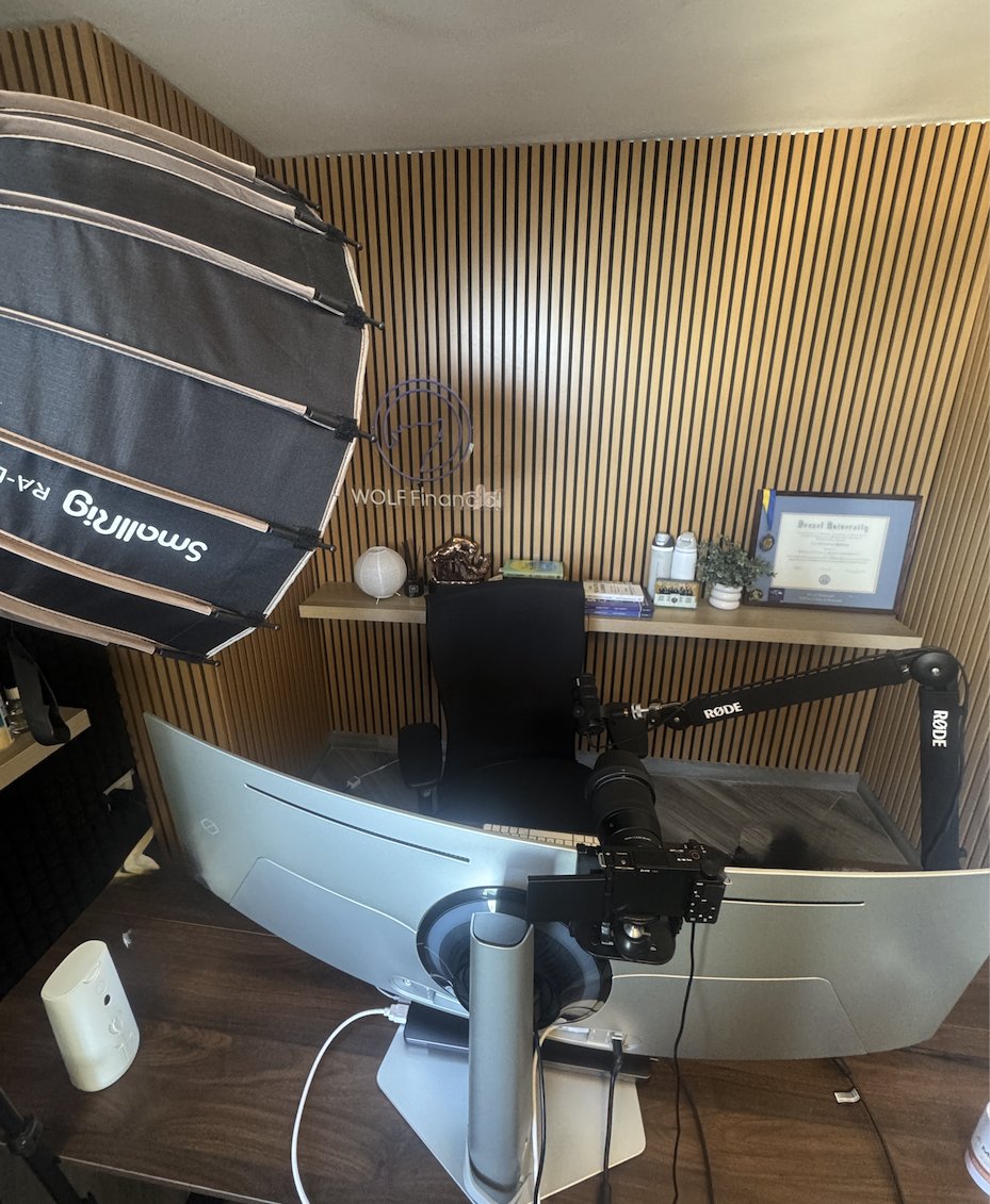 GavBlaxberg's tweet image. I just finalized my best desk setup ever.

A thread with the top items (and links).

Bookmark this for Black Friday.

🧵