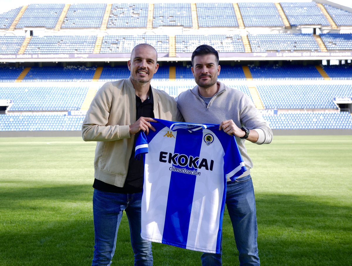 cfhercules's tweet image. 🔵⚪️ David Vilanova, nuevo segundo entrenador del #HérculesCF

🫡 Bienvenido, @DVilanova_.

💙 #MachoHércules 🤍