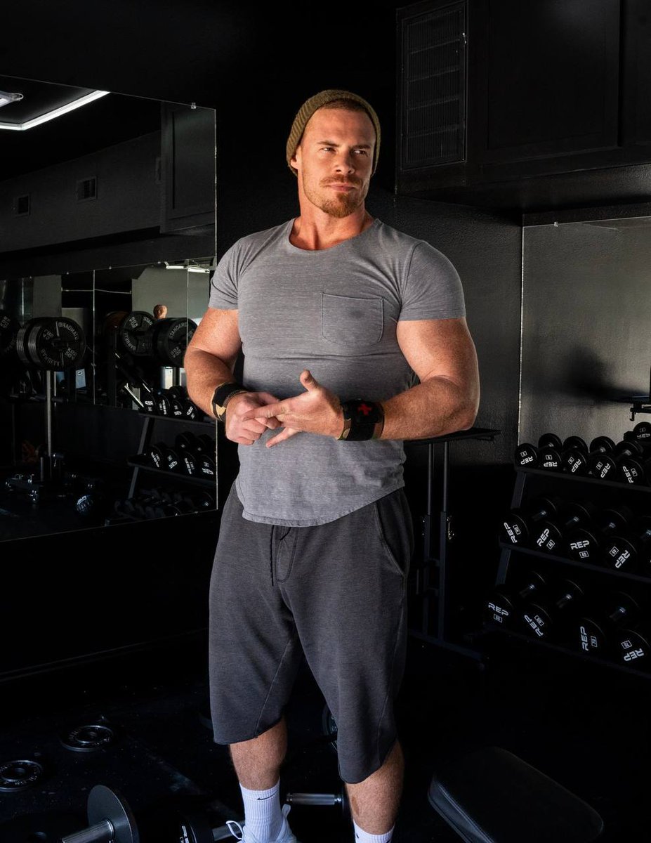 Waller7J's tweet photo. You can be the richest guy in the room and nobody would know.

But fitness, it’s objectively there right in front of you.

People will think you’re smarter, they see that you have discipline, it’ll make you more attractive, which gets you more deals..

It’s one of the most highest return on investments possible.

Go out there and get after it cowboy 💪🖤