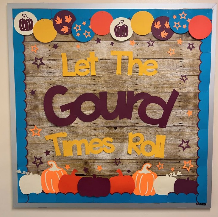 ConnLibrary's tweet image. 🦃 Are you ready for Thanksgiving?
These festive boards and book displays around Conn Library sure make it look like we are! 🍂📚

#ThanksgivingReady #connlibrary #waynestatecollege #librarylife