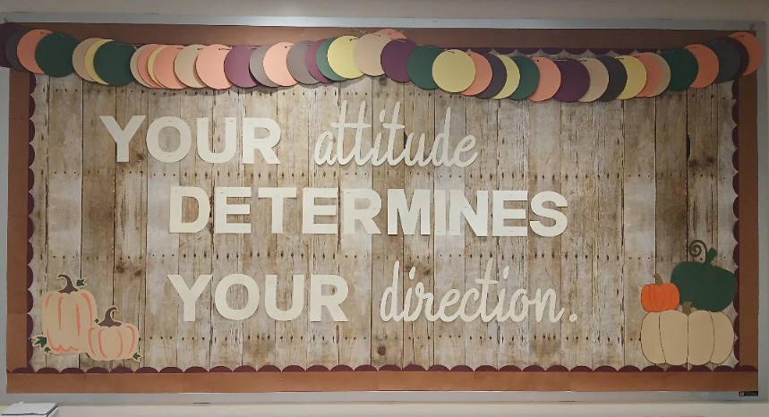 ConnLibrary's tweet image. 🦃 Are you ready for Thanksgiving?
These festive boards and book displays around Conn Library sure make it look like we are! 🍂📚

#ThanksgivingReady #connlibrary #waynestatecollege #librarylife