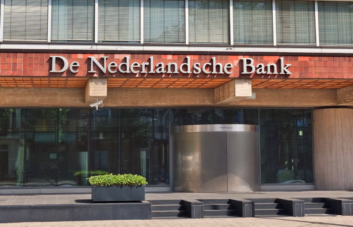 VWeb385441's tweet photo. 🇳🇱 #Crypto
ECB’s Olaf Sleijpen warns a stablecoin run could force the ECB to shift rates, posing major economic risks.

USD stablecoins are up 48% YTD, now over $300B — mass redemptions could trigger rapid Treasury sell-offs worldwide.

#Stablecoins #ECB #DeFi https://t.co/JdZCCWS33t