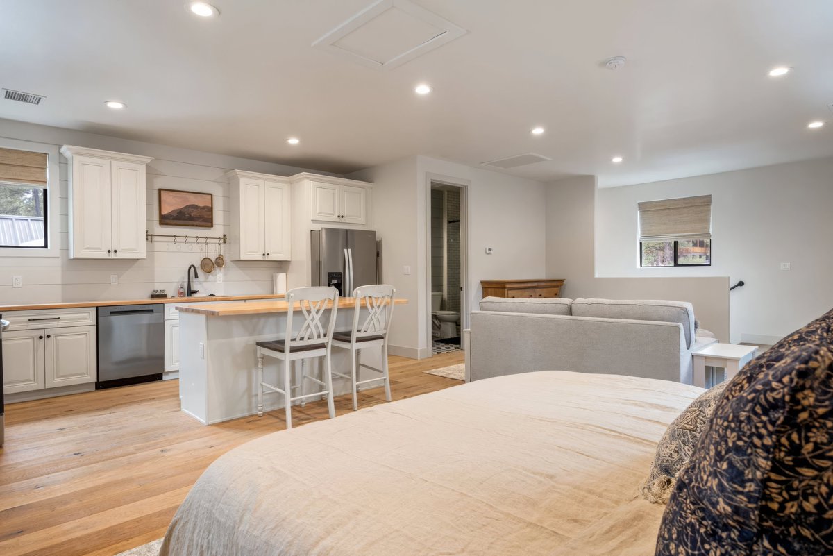 adm_flooring's tweet photo. We got these great photos from a client featuring our Vintage Beige 7 1⁄2" flooring. The engineered hardwood makes this cozy hideaway feel like a home away from home.
https://t.co/y7ke5enjZb https://t.co/frg74odHhn