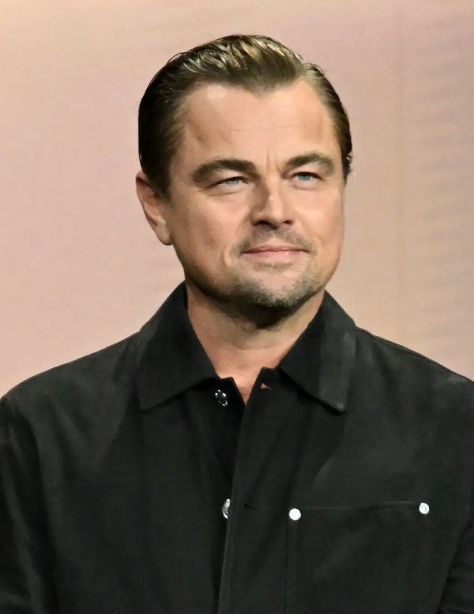 ProjBigScreen's tweet image. Christian Bale is nearing a deal to star alongside Leonardo DiCaprio in Michael Mann&apos;s &apos;HEAT 2&apos;

(via @Deadline)