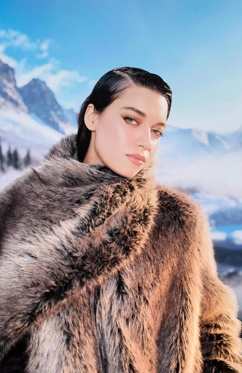 kardelenw98's tweet image. Look a like twin 🤍 #AfraSaraçoğlu