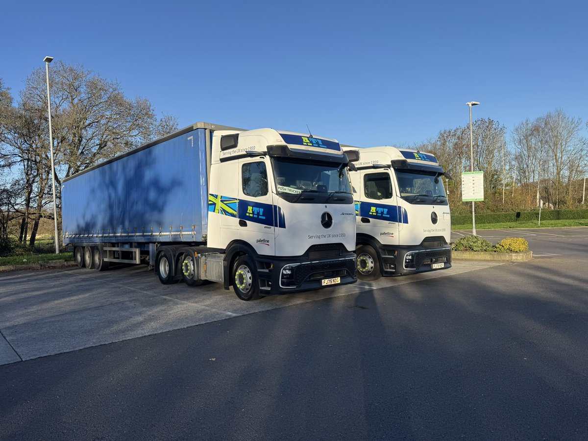 poshtrucker1's tweet image. 🚛 itsss as convoy people.. 🚛 

Two Lorrie’s one digit difference
Two trailers similar in numbers 
Trailers same colour 
Off to 🏴󠁧󠁢󠁷󠁬󠁳󠁿  and back to 🇬🇧 

#poshtrucker #merc #makeithappen #atl #wales #shine