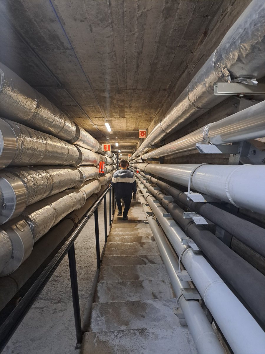 inslapineda_bdn's tweet image. L&apos;alumnat de 2n del cicle superior Sistemes Electrònics i Automatitzats va visitar el dia 11 de novembre les instal•lacions de Can Ruti.

#educació #ciclesformatius #lapineda