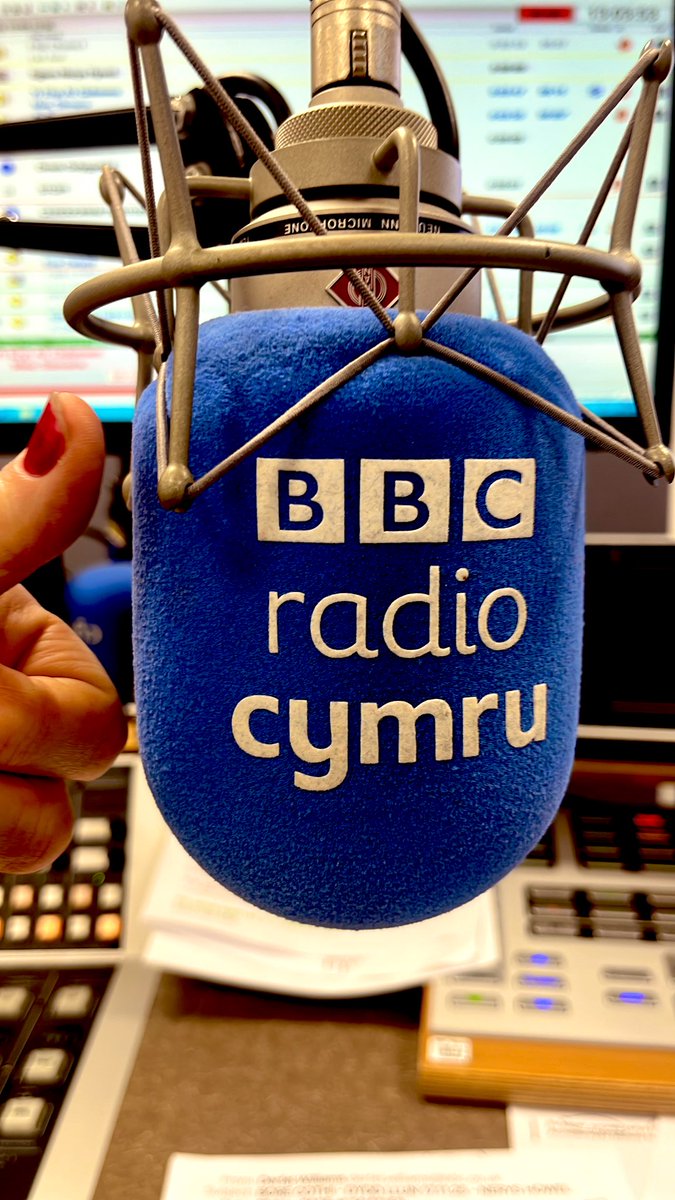 RealShanCothi's tweet photo. Diolch i bawb am sgyrsie gwych ar Bore Cothi @BBCRadioCymru o DWMPLENI Nerys Howell i ddathlu Penblwydd 80 arbennig i Frenhines y Cerdd Dantio sef Bethan Bryn! 🥰 Diolch i Bethan Antur, Branwen Cennard a Betsan Powys am werthfawrogiad gwych o’i chyfraniad amhrisiadwy! #angerdd ⭐️ https://t.co/xPykgCZlcp