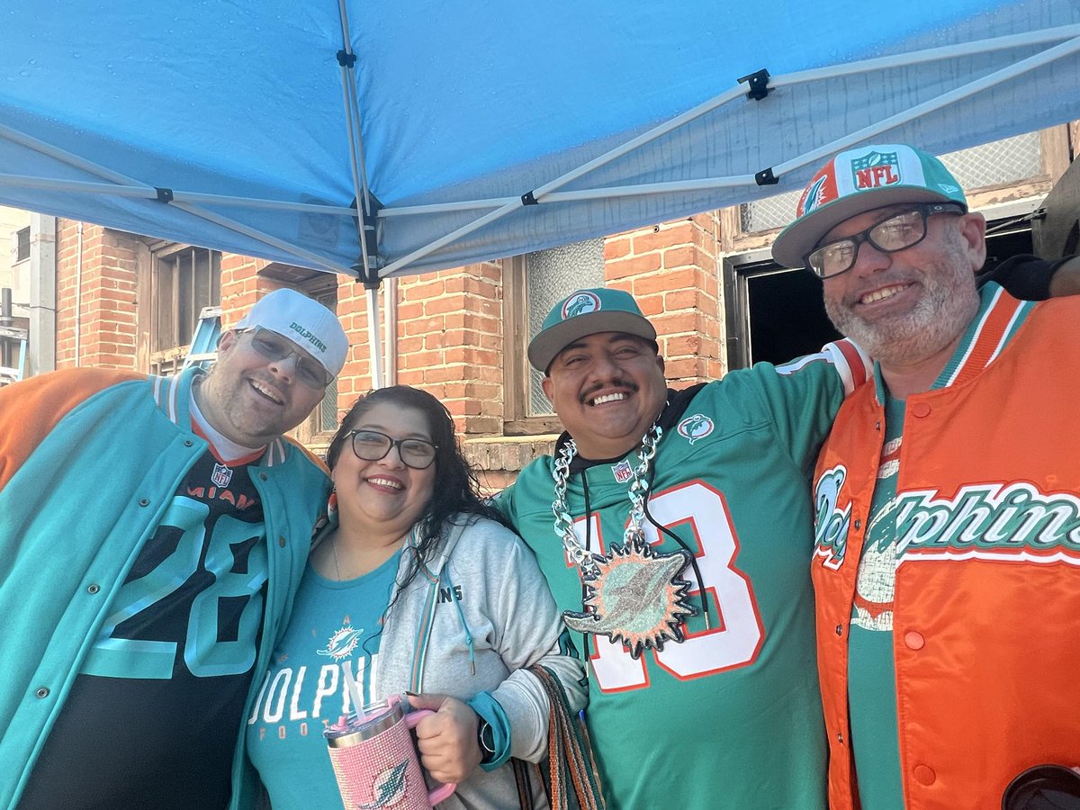FinsUpSoCalPrez's tweet photo. This Club never ceases to amaze me. Even in the pouring rain, yall still showed up. Its still Fins Up No Matter What.
@EvaCole888
@MiamiDolphins 
@FinsUpSoCal https://t.co/wO5MlEO36v