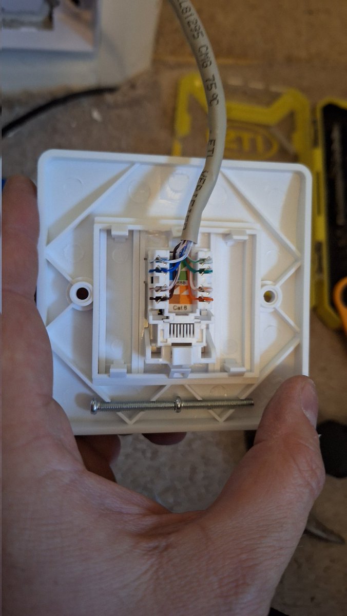 Harrison_IT's tweet image. Same with #datanetworking. Aside from a data centre, running ethernet in an office or home is not exciting. A good network shouldn&apos;t even be noticed. It just works.
Here&apos;s a before and after of a recent home network we put right.