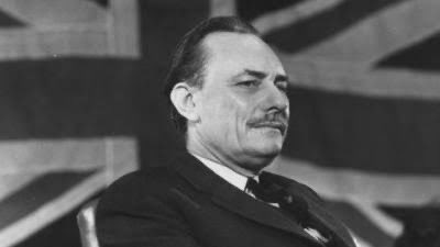 LouiseRawAuthor's tweet image. Today I taught students about Enoch Powell’s ‘Rivers of Blood’ speech.

I had to add: ‘In 2025 our Home Secretary echoed his views. 

2 key differences: Powell was a) a Tory and b) instantly dismissed from his role in the Shadow Cabinet.’

I can’t believe this is where we are.