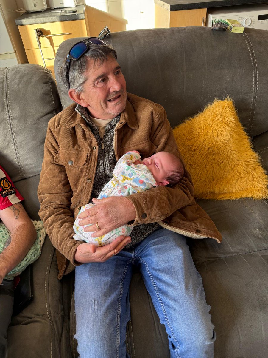 crashpy_onion's tweet image. Today My Dad met His youngest Granddaughter for the first time 😁
Lorelei &amp;amp; Her Popops 🥰