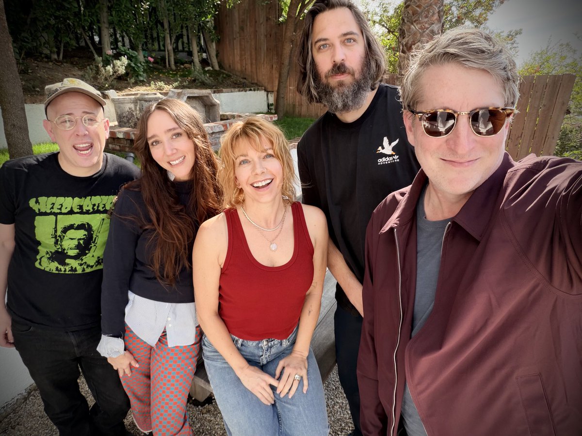 Three-timer Mary Elizabeth Ellis is back to promote her new season of “A Man On The Inside,” as well as her directorial debut with her short film “Last To Leave.” 

Plus NBA legend Bill Walton! 
Then, Cruchette Dungan had a wild night!
Finally, Lotto Bosko has an AI assisted