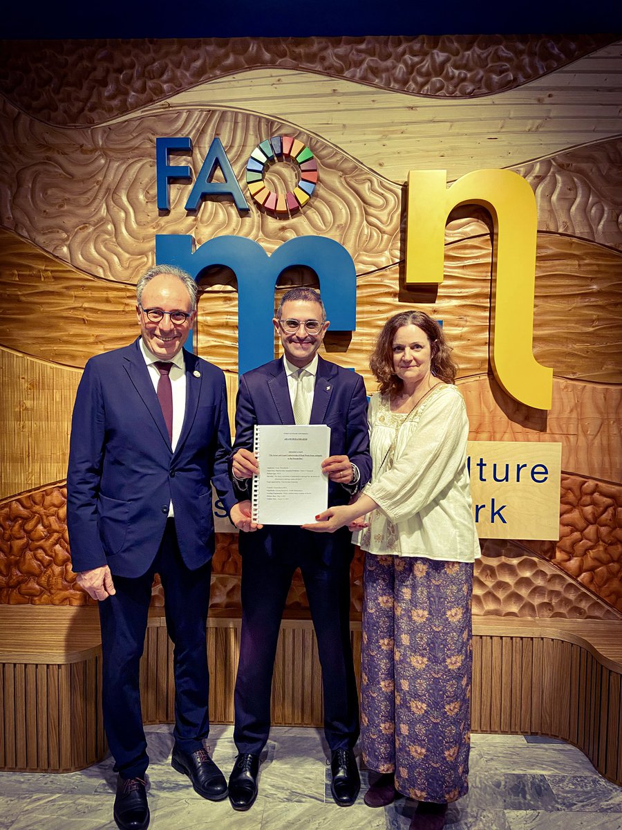 Arash's tweet image. ✅ Après une dizaine d’années de recherche académique et scientifique, j’ai soutenu ma thèse de droit intitulée « The issues and legal controversies of #FoodWaste from antiquity to the present day ».  

💡Être Docteur en Droit (#PhD in Law) est une étape importante car mon…