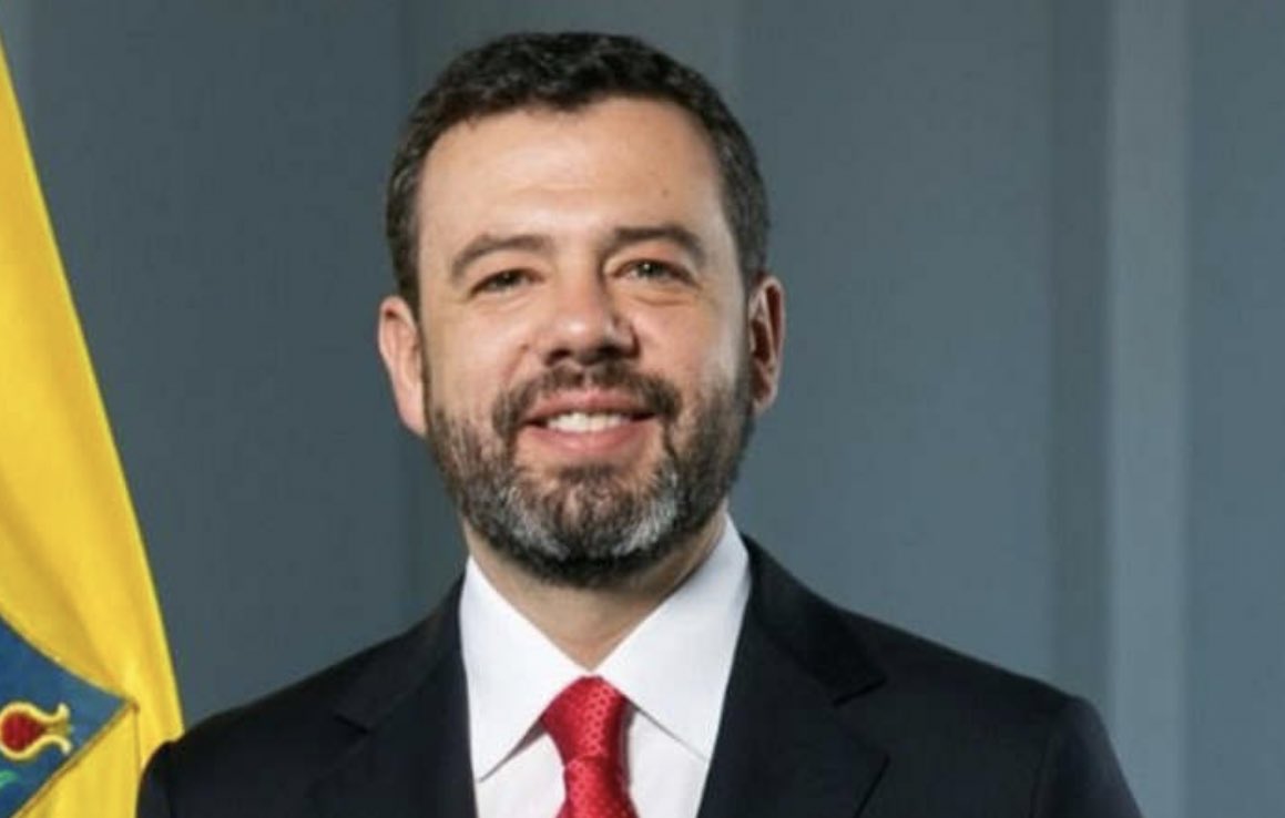 Danielmunozgo1's tweet image. Cual es el PEOR alcalde del país:

A) Alias Fico
B)Galán
C) Char
D)Eder
E) Fuera Todos

Los leo en los comentarios