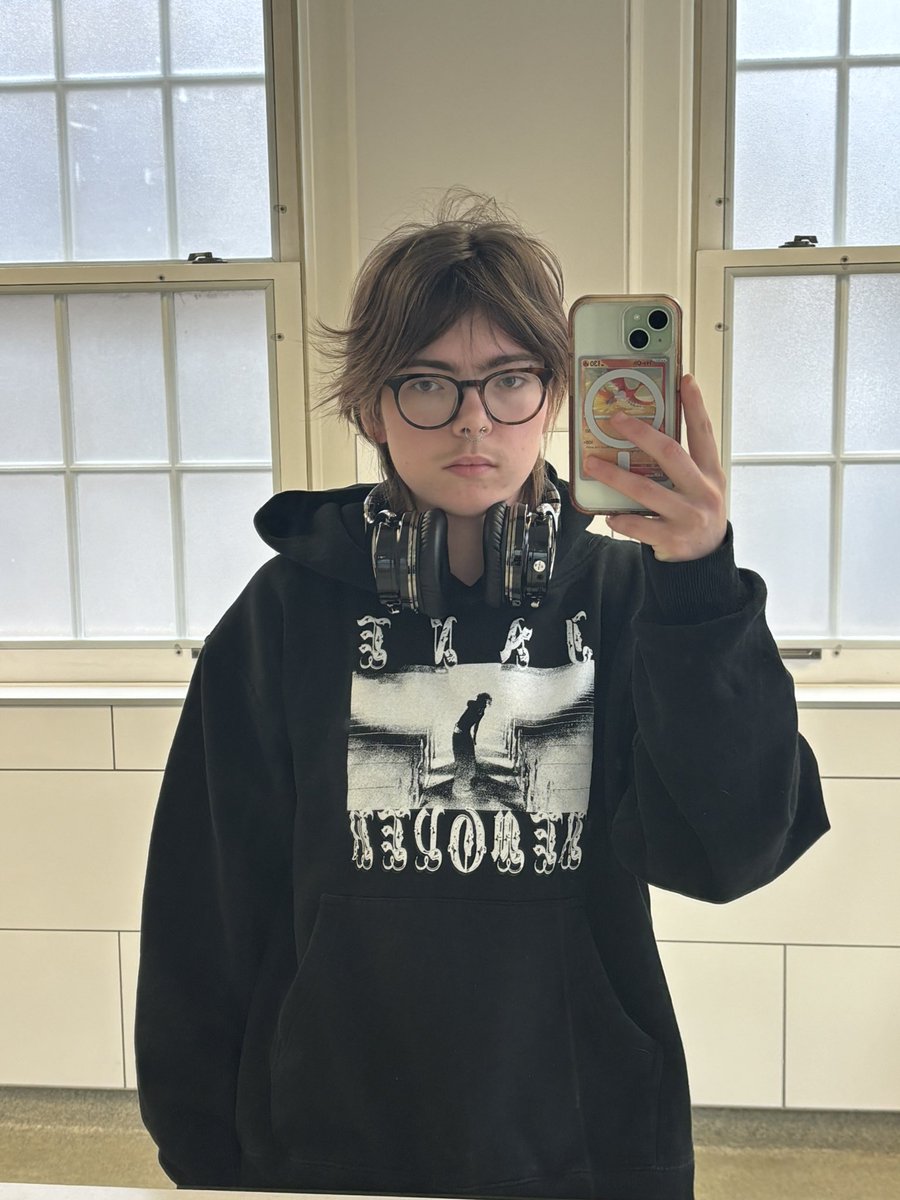 collieflours's tweet photo. gender neutral bathroom is my natural habitat https://t.co/aLxqBqNoDf