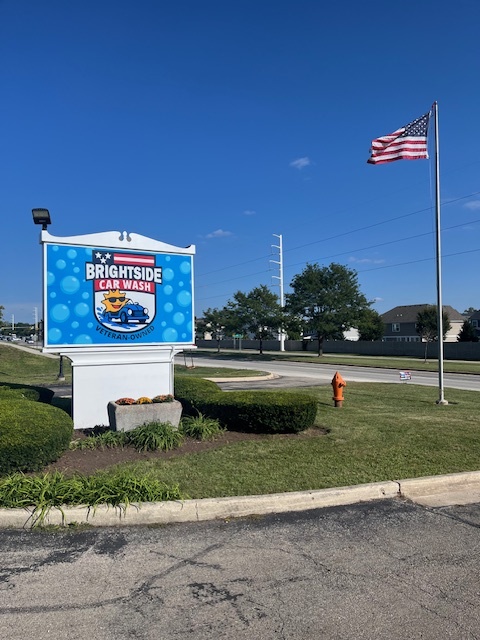 VetBizProject's tweet image. From Service to Suds! Army vet Jonathan Roldan has taken his leadership &amp;amp; determination from the battlefield to the business world — becoming the proud owner of Brightside Car Wash in Naperville, IL!

Next time you’re in town, stop by Brightside Car Wash &amp;amp; show your support.