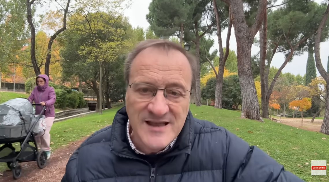 criptomussama's tweet image. La señora esa del carro es PlanBTC disfrazado copiándole la información a Cava. En el carro va el de tu primer bitcoin