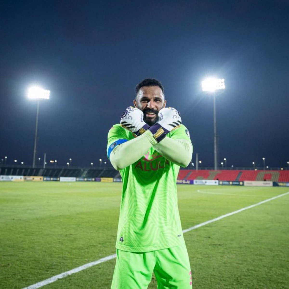 على قناعه تامه ان العويس قادر وبقوه يعوضك عن الحارس الاجنبي في 70٪ من مباريات الموسم الي ماتحتاج فيها رايكو ..

الله يجيبك يابو لطيفه بس 💛