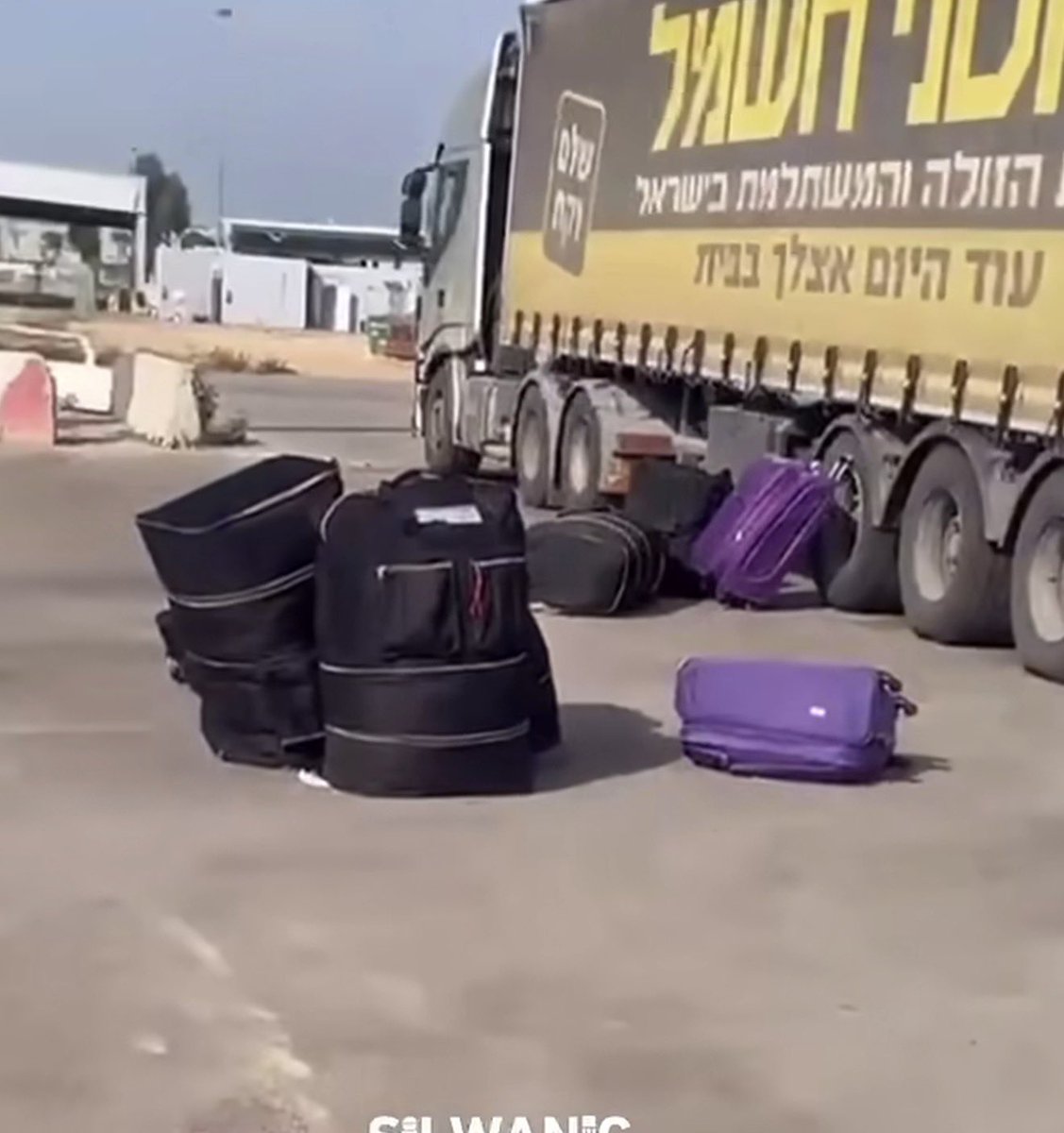 MosabAbuToha's tweet image. Breaking:

Just in. Photos document the personal belongings that the Palestinian patients and their families were forced to leave behind before they entered Gaza this morning.
Most pf patients, as I mentioned in my post, were deported from Palestinian hospitals in Occupied…