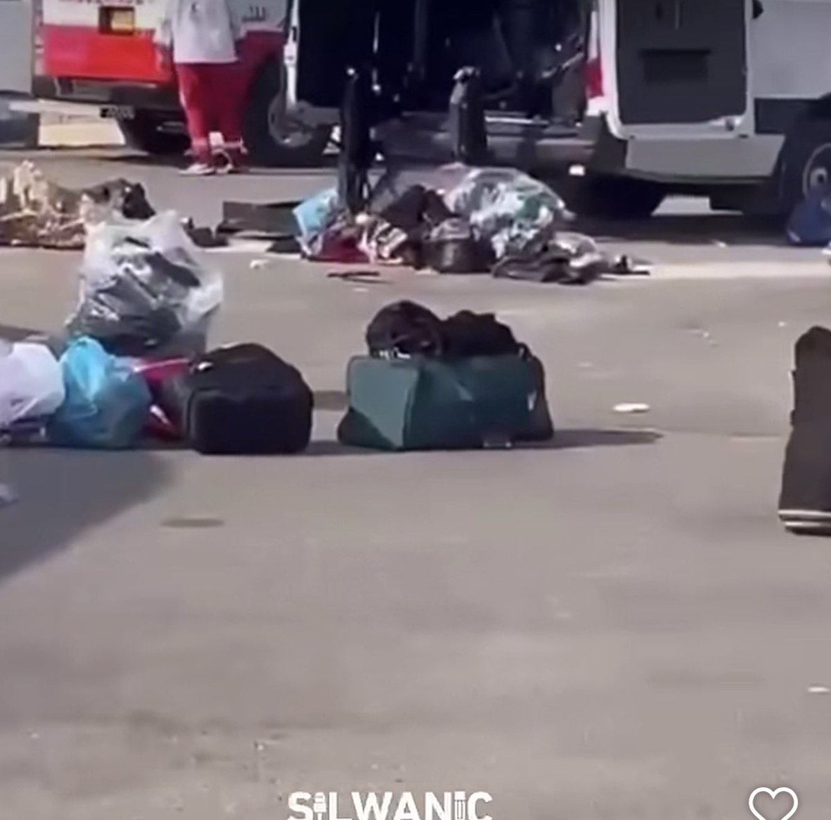 MosabAbuToha's tweet image. Breaking:

Just in. Photos document the personal belongings that the Palestinian patients and their families were forced to leave behind before they entered Gaza this morning.
Most pf patients, as I mentioned in my post, were deported from Palestinian hospitals in Occupied…
