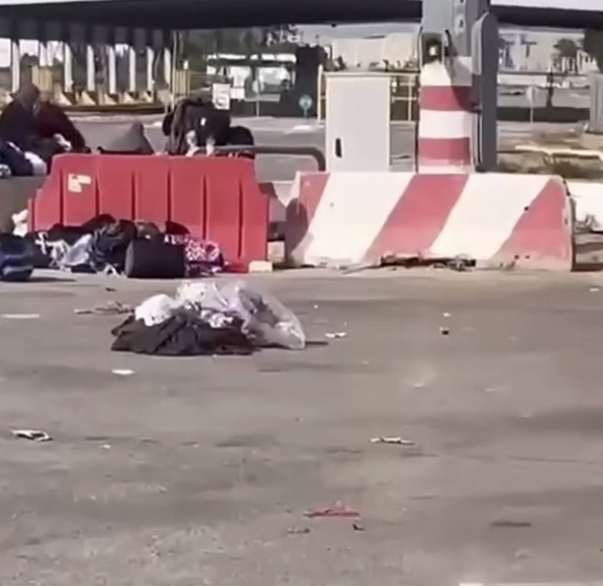 MosabAbuToha's tweet image. Breaking:

Just in. Photos document the personal belongings that the Palestinian patients and their families were forced to leave behind before they entered Gaza this morning.
Most pf patients, as I mentioned in my post, were deported from Palestinian hospitals in Occupied…