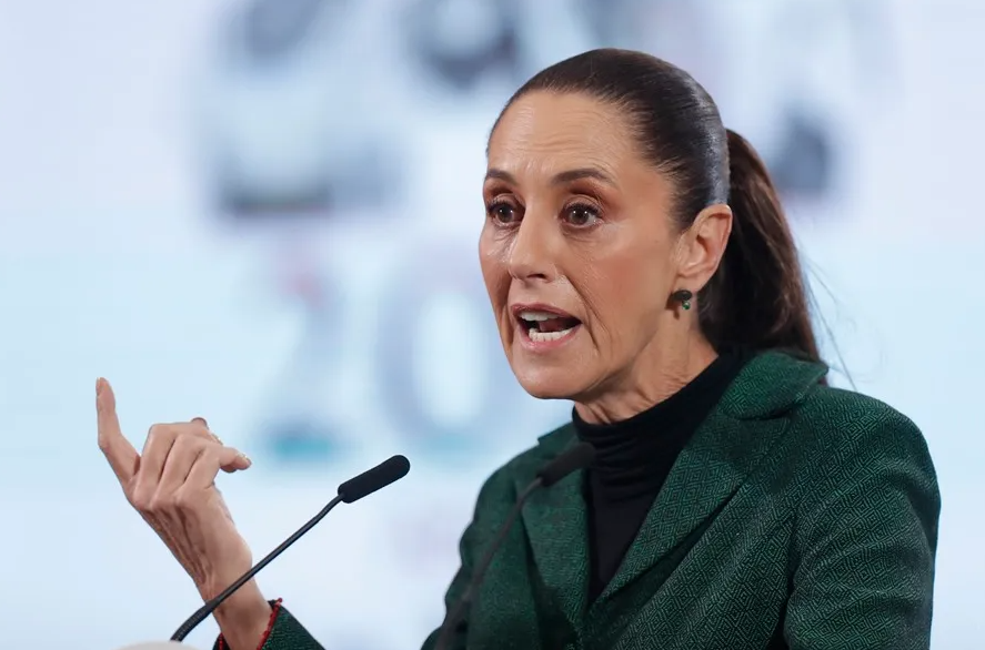 🔴 LA BATALLA QUE VA PERDIENDO

El periodista <a href="/rivapa_oficial/">@rivapa_oficial</a>  lo resume así: la estrategia del gobierno para desacreditar la protesta exhibe una falla profunda en la comprensión política de Claudia Sheinbaum. En vez de reconocer el valor democrático del disenso, la presidenta