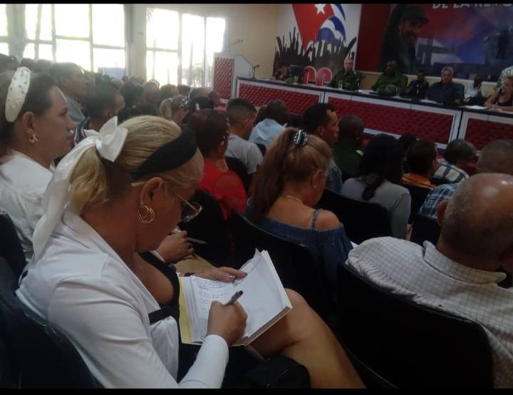 Desde #Camagüey, se fortalece el estudio del Programa de Gobierno. La tarea es clara: conocer, participar, transformar. Como expresó Raúl: “Vamos a salir de estas dificultades, como lo hemos hecho siempre, ¡combatiendo!
#UnidosXCuba
#PorCamagüeyTodo