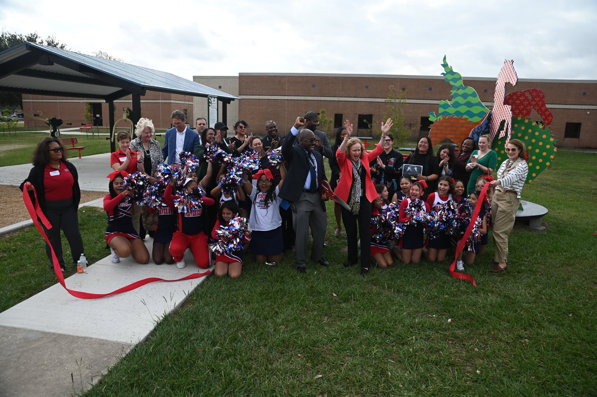 A new Spark Park is officially open at <a href="/MillerMavsAISD/">Miller Intermediate PVAA</a>! We’re proud to partner with our community to create a safe and vibrant space where students and families can learn, play, and connect. #AliefProud
For more photos, please visit aliefisd.smugmug.com/Intermediate-S…