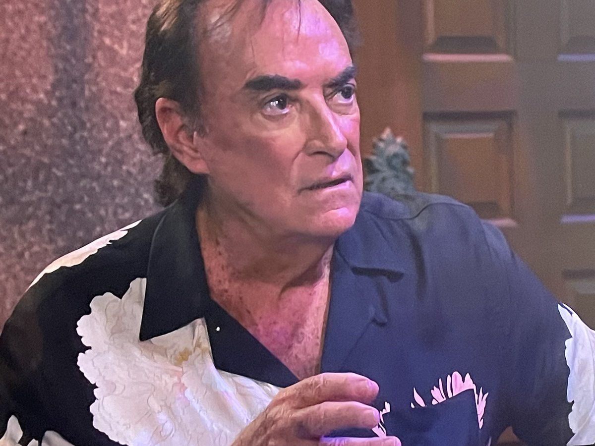 Mama_Hooch's tweet image. #MCM Nice to see Tony @ThaaoPenghlis out of those stuffy suits. Loving the white pants and opened shirt #onelessbuttonplease But is this Tony? #timewilltell #whoisthekidnapper @DaysPeacock #ThaaoisBack