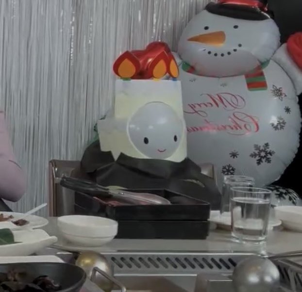 오늘 5주년 맞이 하딜 라방에서 뭉탱이 진짜 민둥맨둥하다 민둥맨둥함 개귀염슨 ㅠㅠ 마지막에 같이 참석했지만 링거도 맞고 밥도 맛있게 먹었으니 푹 쉬고 감기 얼른 낫길!!