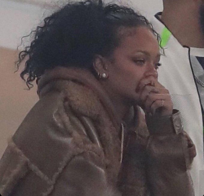 I was so used to having a gown, how do y'all survive in this weather without one?😭😭