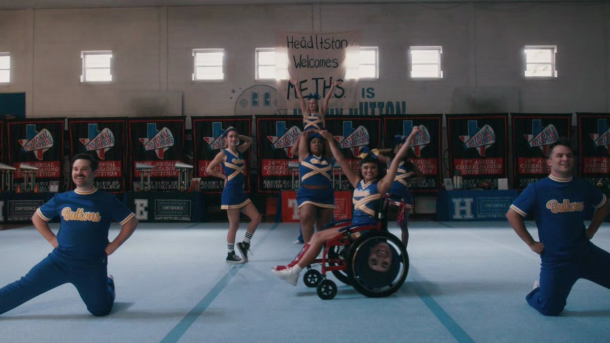 Thiboune's tweet image. Vous êtes toujours en deuil de #TrialAndError? J.Astrof est de retour avec #Stumble.

Seulement 2 épisodes mais, déjà, l&apos;une des comédies les plus drôle de 2025 avec des persos excentriques, de la débilité en forme d&apos;art majeur et un sens de l&apos;absurde qui me met fort en joie.