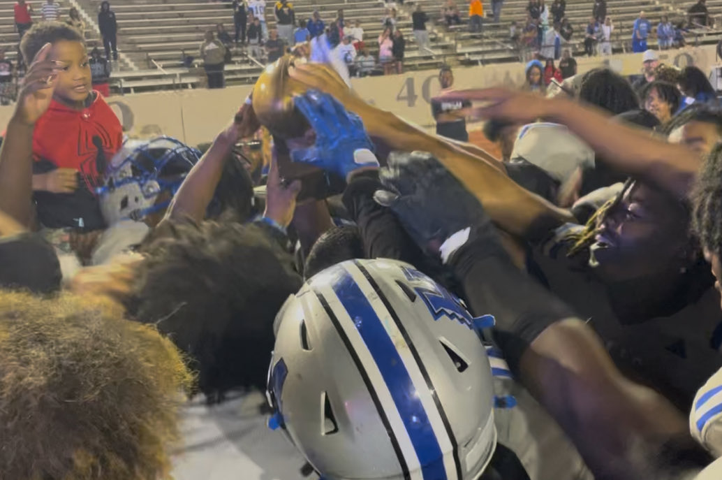 GMsportsmedia1's tweet image. STORY: It was a fun weekend for high school teams in Fort Worth with history made by Eastern Hills football and Eagle Mountain volleyball gmsportsmedia.com/2025/11/all-sa…

#UILState #TAPPS #txhsvb #txhsfb #fortworth #volleyball #football #Playoffs @Gosset41 @RealNolanRuth @KennyMatthews…