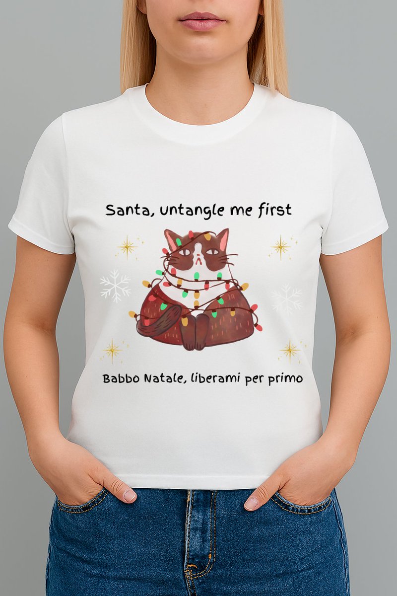 PrintPerfectT's tweet image. Santa, untangle me first.
 Babbo Natale, liberami per primo. 
This grumpy cat has had it with holiday chaos—and we relate.
Available @zazzle &amp;amp; @threadless 
zazzle.com/santa_untangle…

printperfect.threadless.com/designs/santa-…
#GrumpyCat #ChristmasHumor #BilingualDesign #HolidayGifts #CatLovers