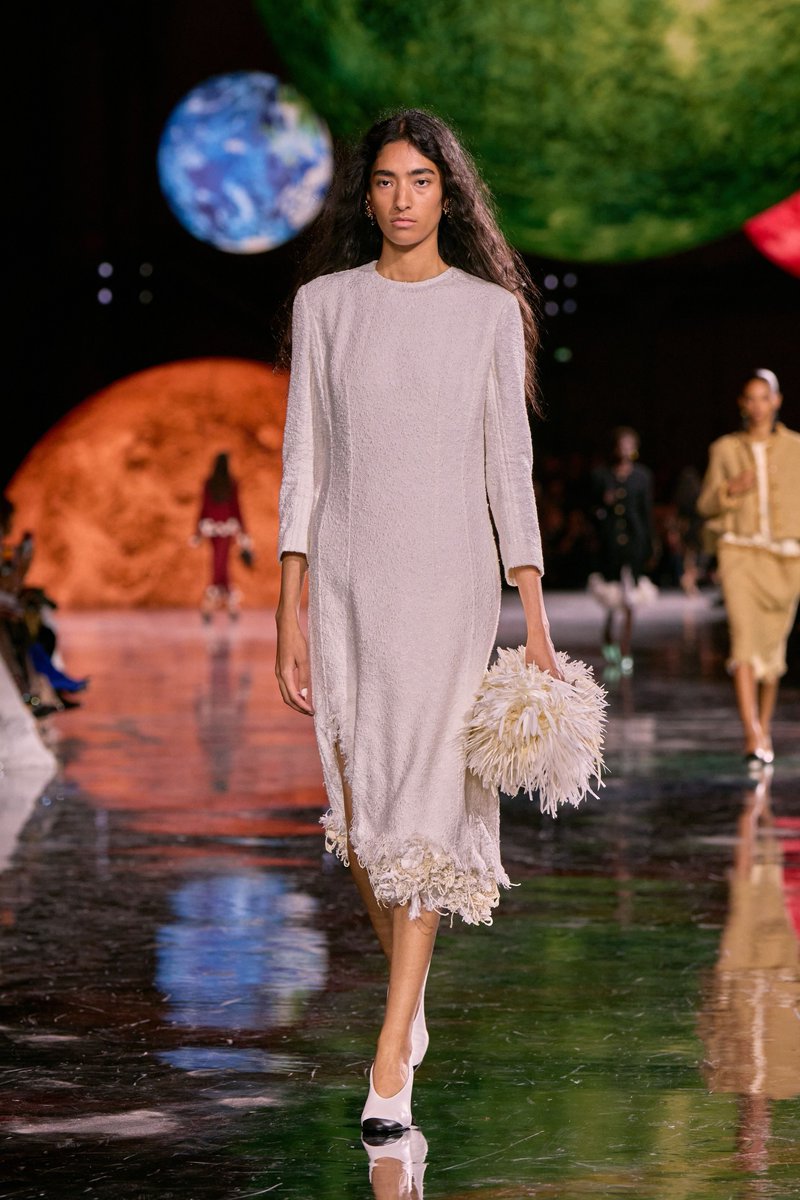 beyzhive's tweet image. rosalía wearing chanel s/s 2026 by matthieu blazy at the tonight show 🪽