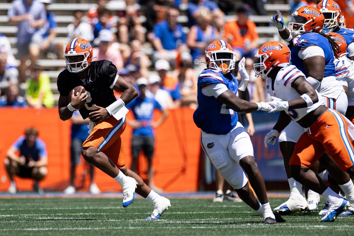 DLFootball's tweet image. Curious about the future #dynasty stars? Take a look at our #devy rankings for 2026 draft-eligible players --&amp;gt;

dynastyleaguefootball.com/dynasty-devy-r…