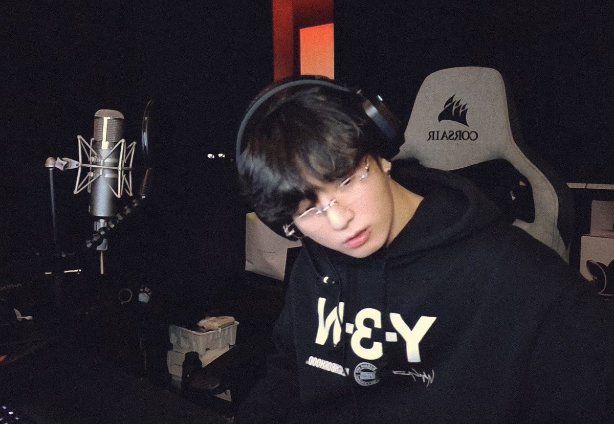 ⋆ ˚ (@purplewithtae_) on Twitter photo 