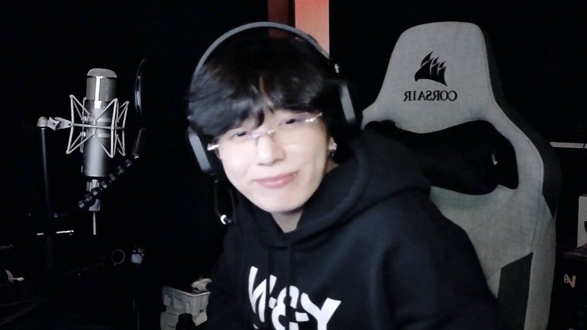 lovvforjk's tweet image. my pretty boy &amp;lt;3