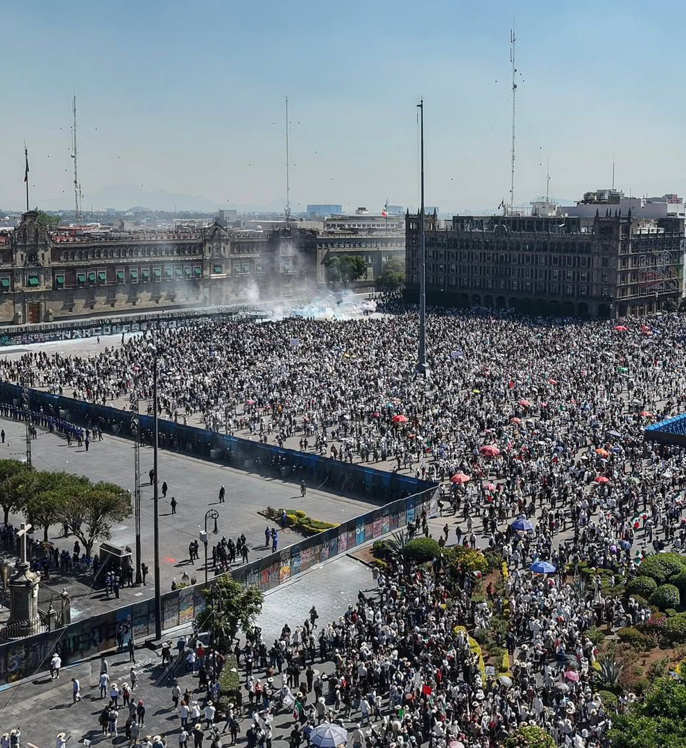 VozGenZ's tweet photo. La Generación Z es la que tiene el poder, solo que apenas lo están descubriendo. https://t.co/XuY64JzXim
